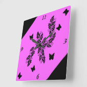 zwarte vlinder in roze vierkante klok (Hoek)