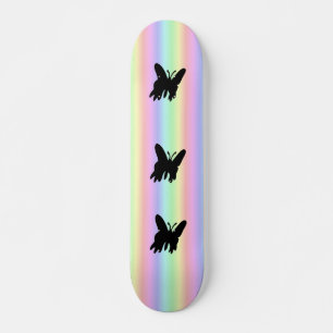 Zwarte vlinder op regenboog persoonlijk skateboard