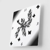 zwarte Vlinder op zwart-wit Vierkante Klok (Hoek)
