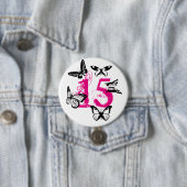 Zwarte vlinders op de roze '15' knop. ronde button 7,6 cm (In situ)