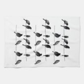 Zwarte vogels op een dradenkruis theedoek (Horizontaal)