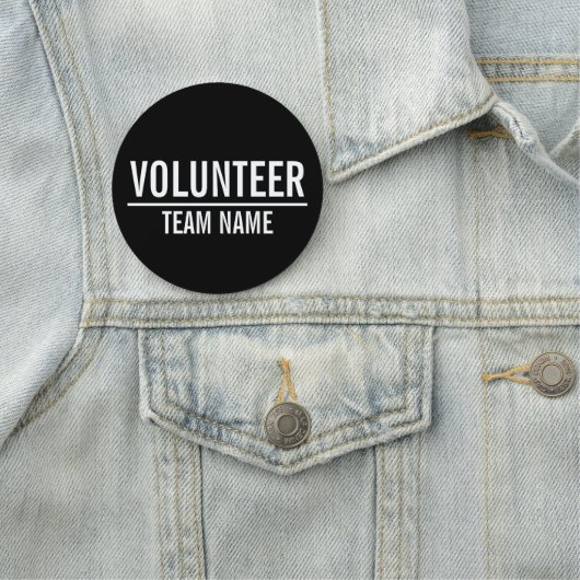 Zwarte Volunteer Badge met de naam van het Team va (In situ)