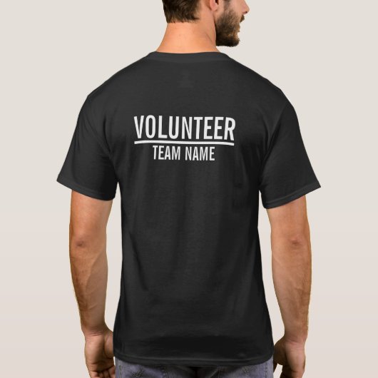 Zwarte vrijwilliger met aangepaste teamnaam T-Shir T-shirt (Achterkant)