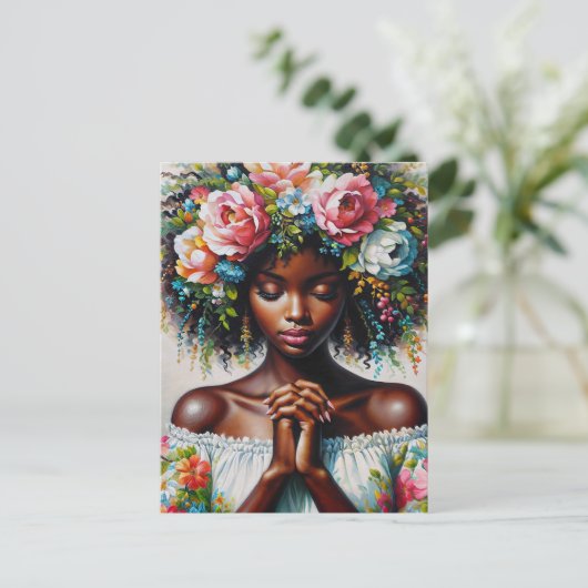 Zwarte vrouw bidt kleurrijke bloemenkunst briefkaart (Staand voorkant)