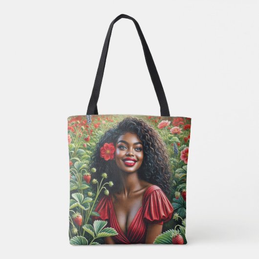 Zwarte vrouw draagt rood in aardbeienveld tote bag (Achterkant)