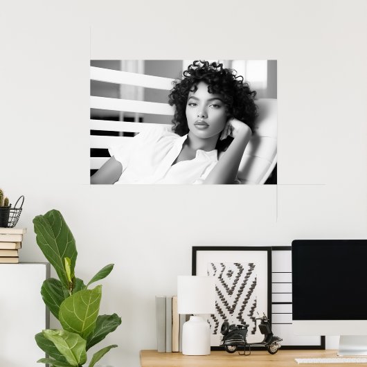 Zwarte vrouw in een moderne chaise lounge B&W foto Poster (Thuiskantoor)