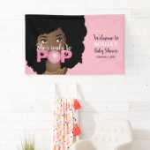 Zwarte Vrouw, klaar voor Pop, Bubblegum, Roze Spandoek (Insitu)