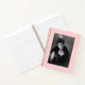 Zwarte vrouw met medaillon notitieboek (Binnen)