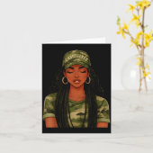 Zwarte vrouw onverstoorbare Locs Camo meisje vrouw Kaart (Gele Bloem)