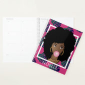 Zwarte Vrouw, Popping Bubble Gum Blad Patroon Roze Planner (Display)