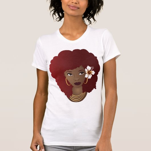 Zwarte vrouw, rode afro, bloem in haar natuurlijke t-shirt (Voorkant)
