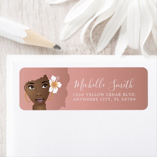 Zwarte vrouw, roze natuurlijke haarkleur met venti etiket (Insitu)