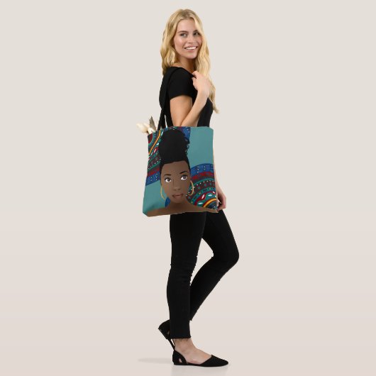 Zwarte vrouw, Top Knot, Tribal geïnspireerd, Blauw Tote Bag (Op model)
