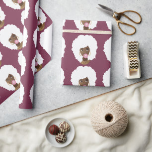 Zwarte Vrouw, Witte Afro, Roze Bubblegum, Paarse Cadeaupapier