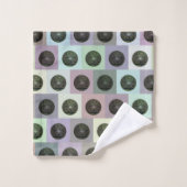 Zwarte wandelbalken in gekleurde vierkantjes, bad handdoek (Wasdoekje)