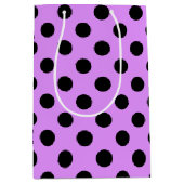 Zwarte wandelpunten op lila medium cadeauzakje (Voorkant)