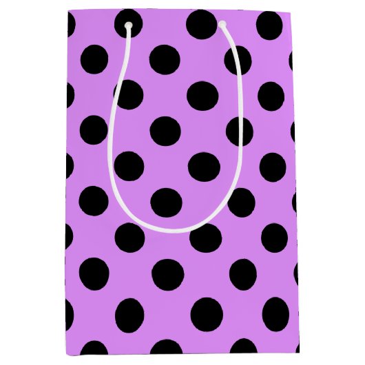 Zwarte wandelpunten op lila medium cadeauzakje (Voorkant)