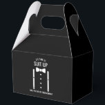 Zwarte Wedding Bow Stropdas Groomsman Voorstel Bedankdoosjes<br><div class="desc">Maak uw bruiloft onvergetelijk - Voeg een persoonlijk tintje toe met een groomsman-voorstel voor geschenkdozen met een boog- en bretels-stropdas met groomsmen-voorstelbericht in een gedurfd modern sans serif-lettertype.</div>