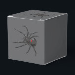 Zwarte Weduwe Spider Originele Tekenkunst Bedankdoosjes<br><div class="desc">Vierkant gevormde partij gunst geschenkdoos bedrukt met zwarte weduwe spin originele tekening kunst hand getekend grafisch ontwerp illustratie door TheFabricSeal print on demand shop op Zazzle.com #ZazzleMade ©️Original. https://www.zazzle.com/store/thefabricseal Vier Halloween en Gothic op elk moment van het jaar met onze cool ogende zwart gekleurd met rode markering weduwe soorten spinnentekening...</div>
