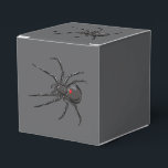 Zwarte Weduwe Spider Originele Tekenkunst Bedankdoosjes<br><div class="desc">Vierkant gevormde partij gunst geschenkdoos bedrukt met zwarte weduwe spin originele tekening kunst hand getekend grafisch ontwerp illustratie door TheFabricSeal print on demand shop op Zazzle.com #ZazzleMade ©️Original. https://www.zazzle.com/store/thefabricseal Vier Halloween en Gothic op elk moment van het jaar met onze cool ogende zwart gekleurd met rode markering weduwe soorten spinnentekening...</div>