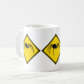 Zwarte weduwe Xing! Koffiemok (Voorkant links)