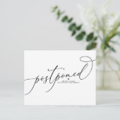 Zwarte Whimsical Script Uitgestelde Trouwdatum Aankondigingskaart (Staand voorkant)