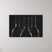 Zwarte wijnflessen verpakt canvas Prints (Voorkant)