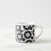Zwarte witte bloemen mok met espresso design (Rechts)