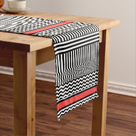 ZWARTE WITTE CHEVRON STRIPES + RODE BAND KORTE TAFELLOPER