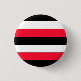 Zwarte, witte en rode strepen ronde button 5,7 cm