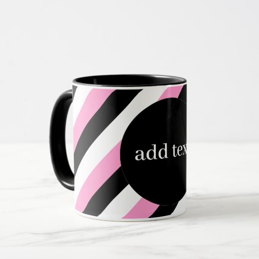 Zwarte, witte en roze strepen mok (Voorkant links)