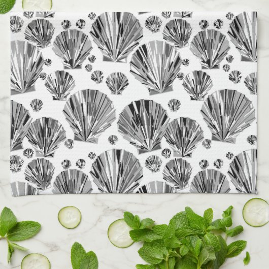 Zwarte, witte en zilvergrijze zeeschelpen theedoek (Gevouwen)