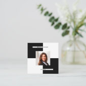 Zwarte witte foto QR-code modern Vierkante Visitekaartje (Staand voorkant)