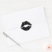 ZWARTE WITTE ICON KISS LIPS SMILE VROUWEN RONDE STICKER (Envelop)