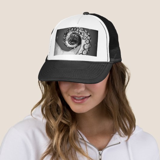 zwarte & witte inktvis trucker pet (In situ)