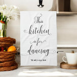 Zwarte Witte Keuken voor Dansen Grappige Quote Han Theedoek<br><div class="desc">Zwarte witte keukenhanddoek met grappig citaat Deze keuken is voor het dansen citaat. Pas deze handdoek aan door jouw naam of aangepaste tekst toe te voegen. Als je geen tekst nodig hebt,  verwijder het dan.</div>