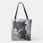 Zwarte & witte koffiebonen op een oude krat tote bag (Achterkant)