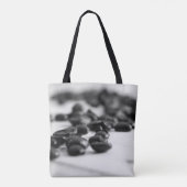 Zwarte & witte koffiebonen verspreid bedrukt tote bag (Achterkant)