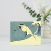 Zwarte witte kraanvogel die over de oceaangolf vli briefkaart (Staand voorkant)