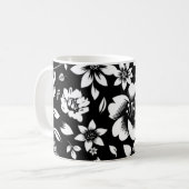 Zwarte witte moderne bloemen blaast koffiemok (Voorkant links)
