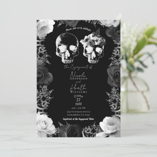 Zwarte witte Rozen Skeleton Skull Engagement Party Kaart (Staand voorkant)