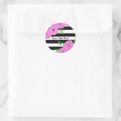 Zwarte witte strepen Roze Ranunculus Floral Ronde Sticker (Tas)