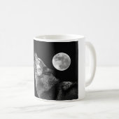 Zwarte witte wolf huilen bij Moon Coffee Mok (Voorkant rechts)