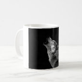 Zwarte witte wolf huilen bij Moon Coffee Mok (Voorkant links)