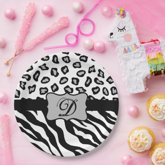 Zwarte witte Zebra Leopard Skin Monogram Papieren Bordje (Feest)
