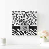 Zwarte witte Zebra Leopard Skin Monogram Vierkante Klok (Huis)