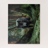 Zwarte wolf komt uit bos legpuzzel (Verticaal)