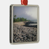 Zwarte zandstrand in Hawaii Metalen Ornament (Rechts)