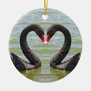 Zwarte zwanen in hartvorm keramisch ornament