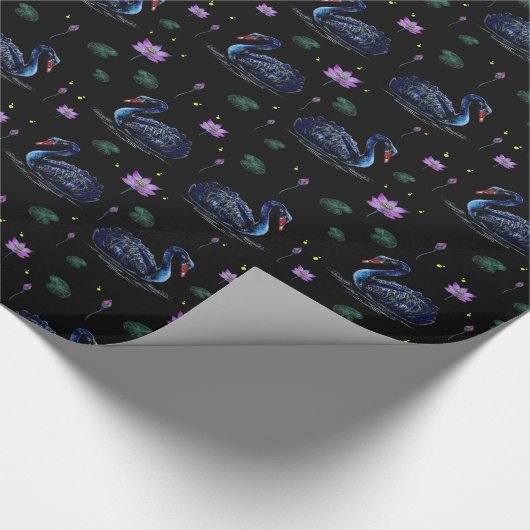 Zwarte Zwans in Lily Pond Pattern Cadeaupapier (Hoek)